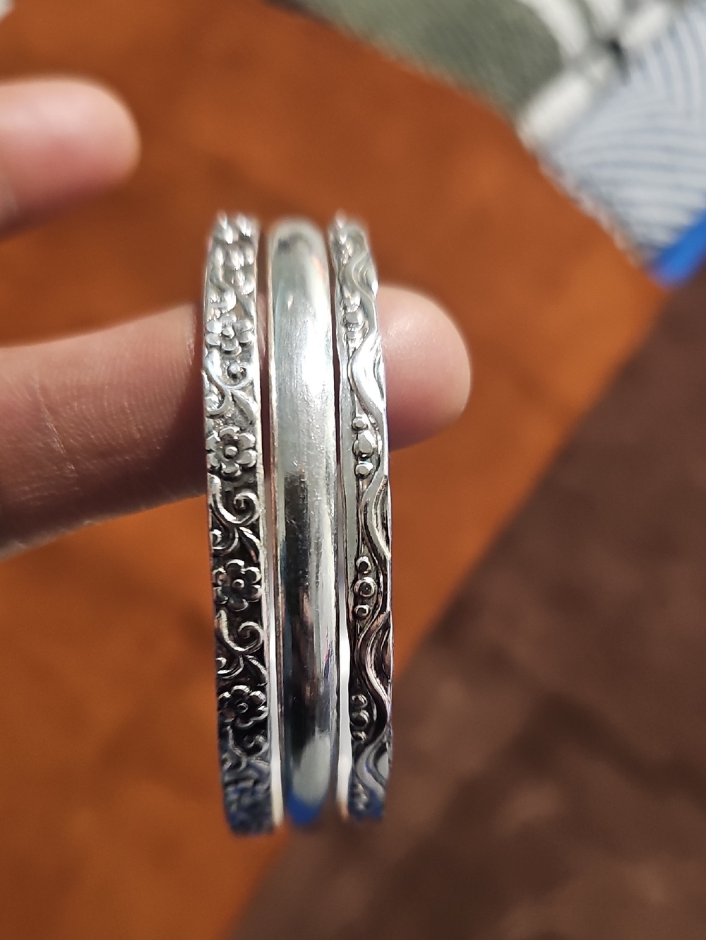 925 Sterling Silver Floral and Polished Bangles Set Of Three Ladies Size 8 - Picture 7 of 10